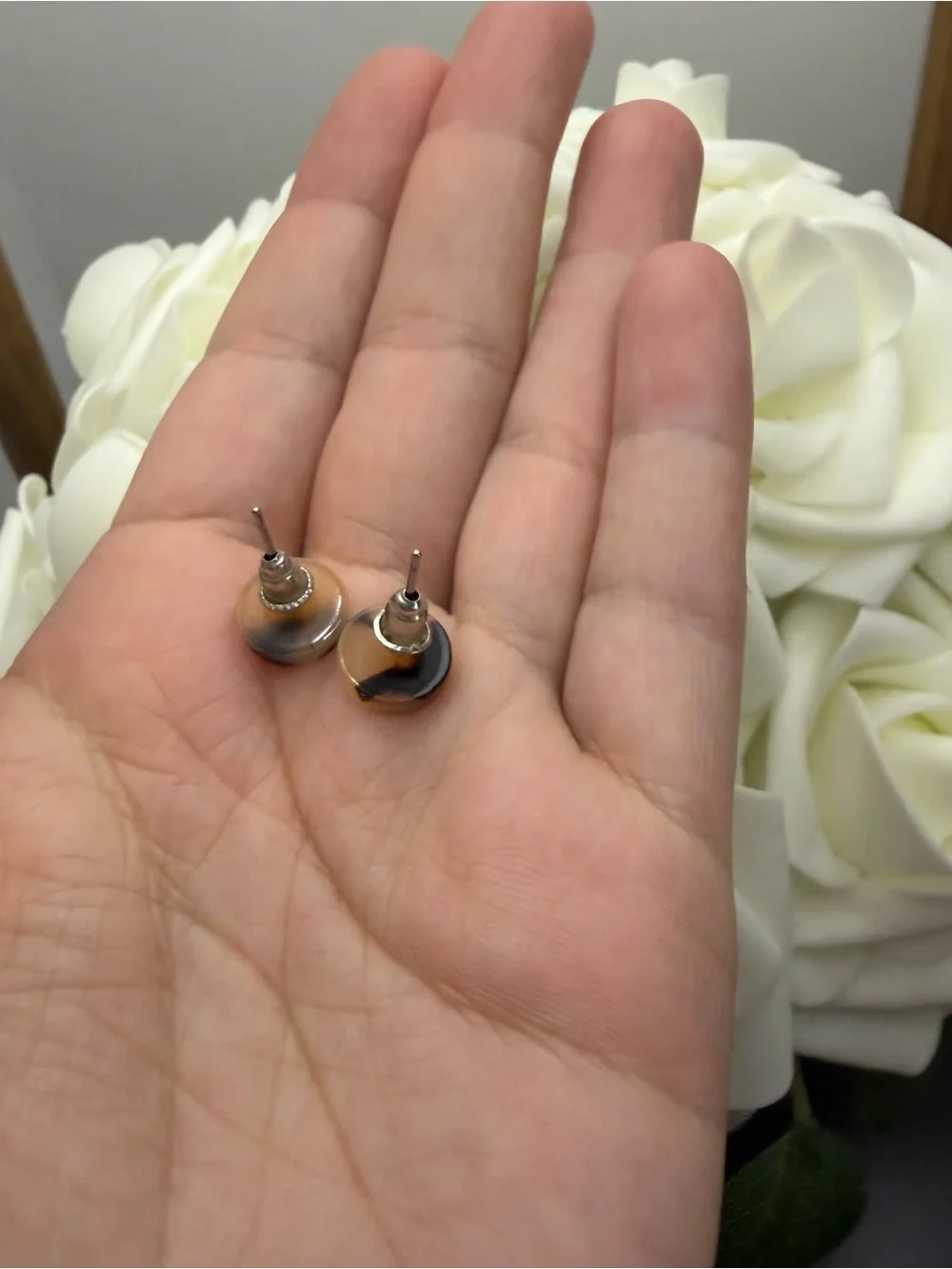 Women’s Beige and Black Round Stud Earrings